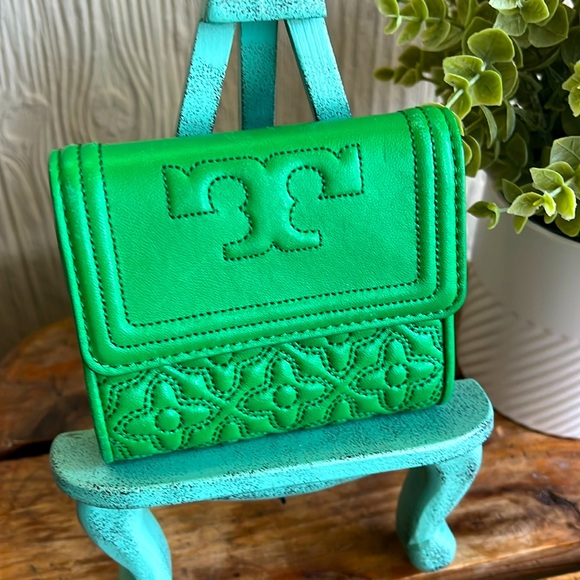 Tory Burch Handbags - Tory Burch Bryant Wallet